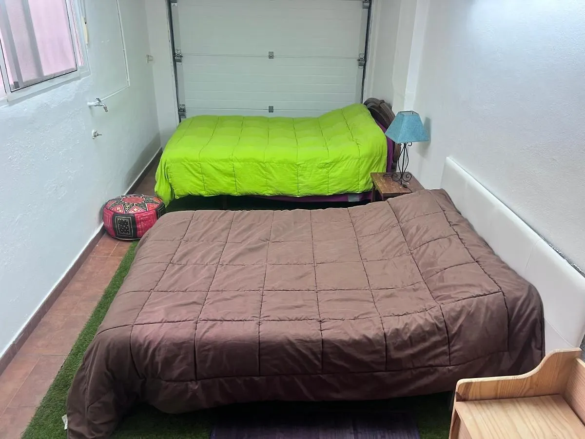 Homestay Casa Ideal Familias Y Grupos Con Balcones Exterior Soleada Patios Cerca Alhambra, Sierra Nevada, Rio Genil, Lancha Del Genil, Parque Llano Y Reloj Del Sol Con Barbacoas, Campo De Futbol, Circuito Gimnasia Apartment Granada