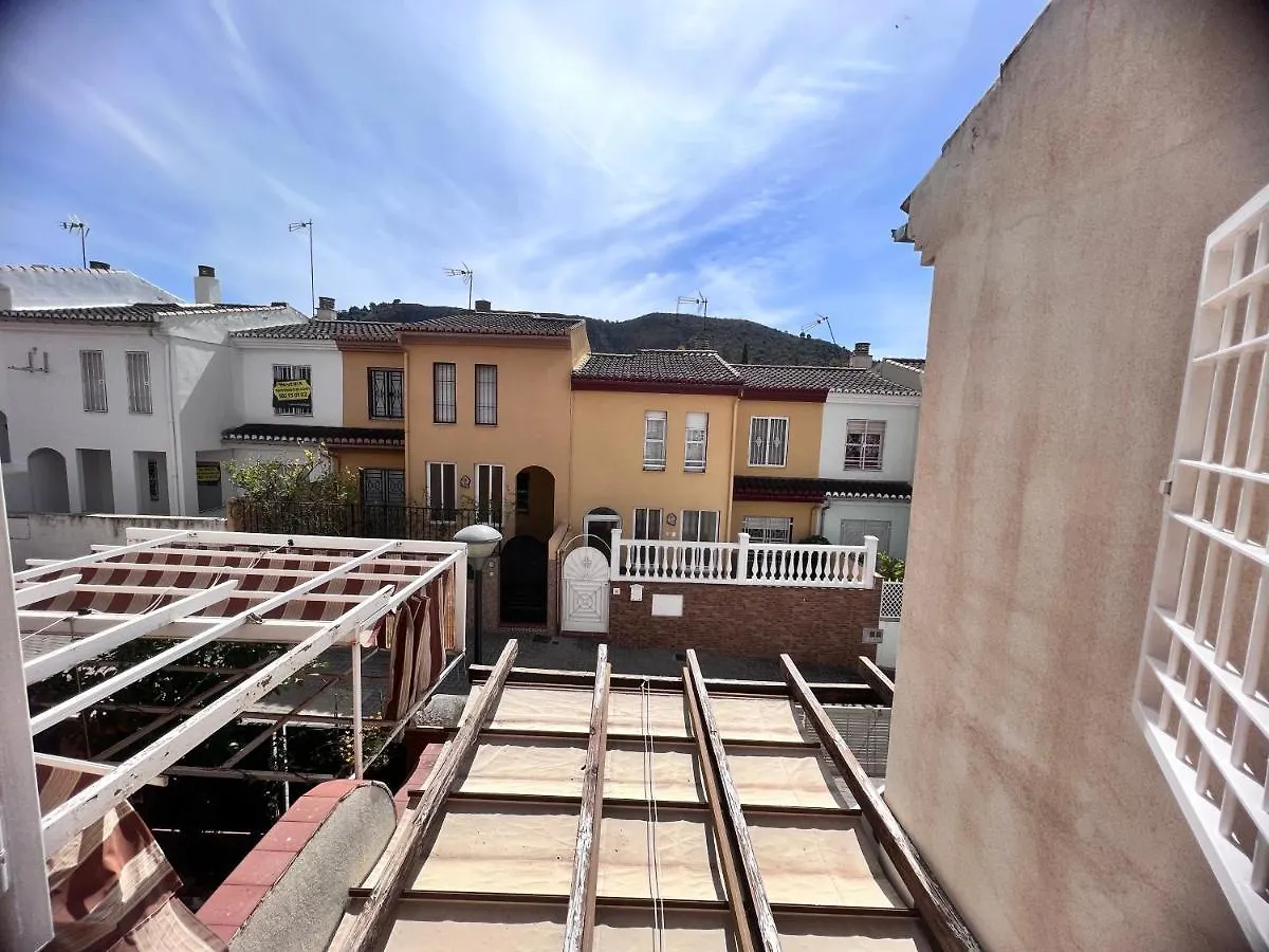 Casa Ideal Familias Y Grupos Con Balcones Exterior Soleada Patios Cerca Alhambra, Sierra Nevada, Rio Genil, Lancha Del Genil, Parque Llano Y Reloj Del Sol Con Barbacoas, Campo De Futbol, Circuito Gimnasia Apartment Granada 0*,  Spain