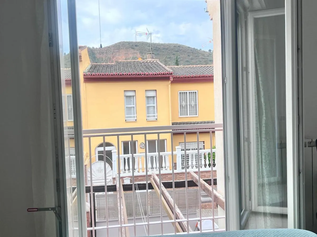 Casa Ideal Familias Y Grupos Con Balcones Exterior Soleada Patios Cerca Alhambra, Sierra Nevada, Rio Genil, Lancha Del Genil, Parque Llano Y Reloj Del Sol Con Barbacoas, Campo De Futbol, Circuito Gimnasia Apartment Granada Homestay