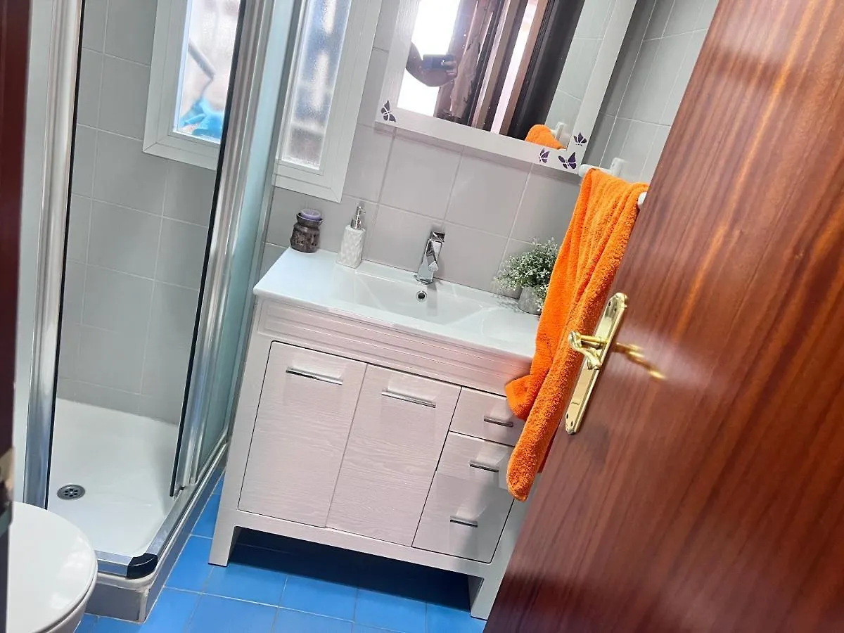 Homestay Casa Ideal Familias Y Grupos Con Balcones Exterior Soleada Patios Cerca Alhambra, Sierra Nevada, Rio Genil, Lancha Del Genil, Parque Llano Y Reloj Del Sol Con Barbacoas, Campo De Futbol, Circuito Gimnasia Apartment Granada