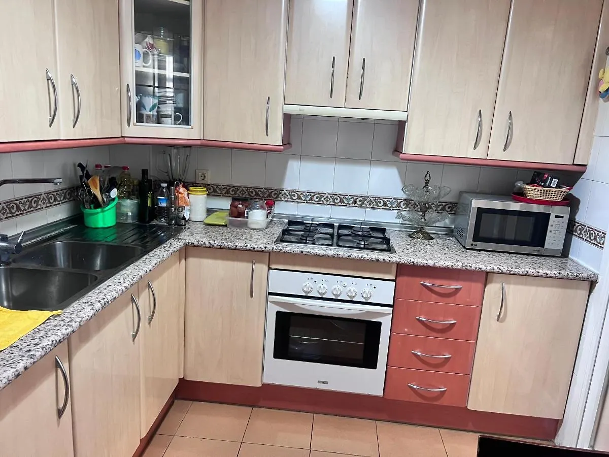 Casa Ideal Familias Y Grupos Con Balcones Exterior Soleada Patios Cerca Alhambra, Sierra Nevada, Rio Genil, Lancha Del Genil, Parque Llano Y Reloj Del Sol Con Barbacoas, Campo De Futbol, Circuito Gimnasia Apartment Granada Homestay