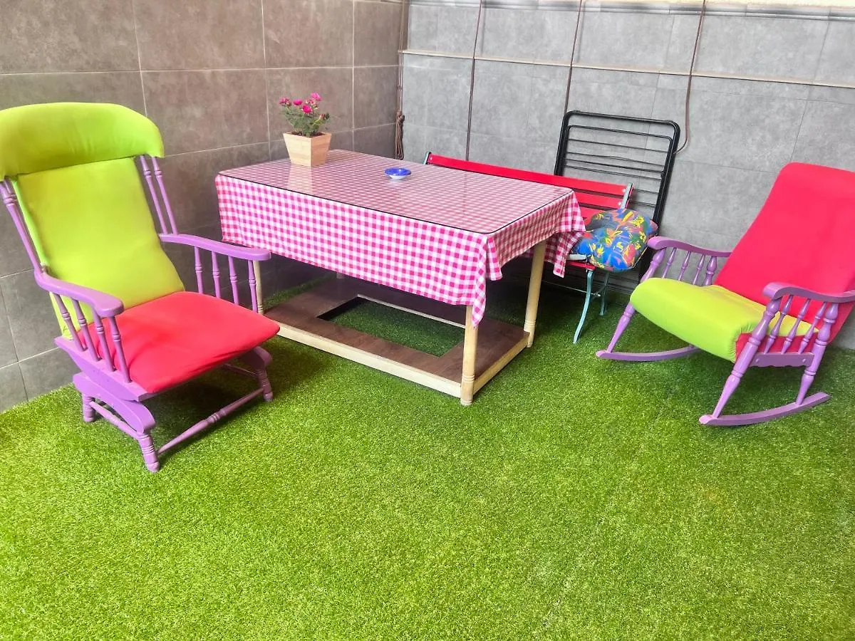 Homestay Casa Ideal Familias Y Grupos Con Balcones Exterior Soleada Patios Cerca Alhambra, Sierra Nevada, Rio Genil, Lancha Del Genil, Parque Llano Y Reloj Del Sol Con Barbacoas, Campo De Futbol, Circuito Gimnasia Apartment Granada Spain