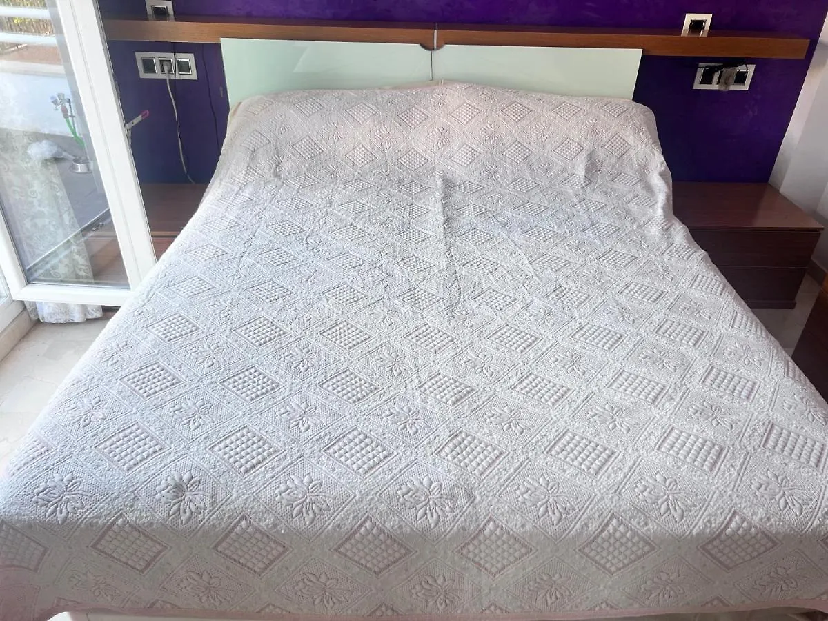 Homestay Casa Ideal Familias Y Grupos Con Balcones Exterior Soleada Patios Cerca Alhambra, Sierra Nevada, Rio Genil, Lancha Del Genil, Parque Llano Y Reloj Del Sol Con Barbacoas, Campo De Futbol, Circuito Gimnasia Apartment Granada